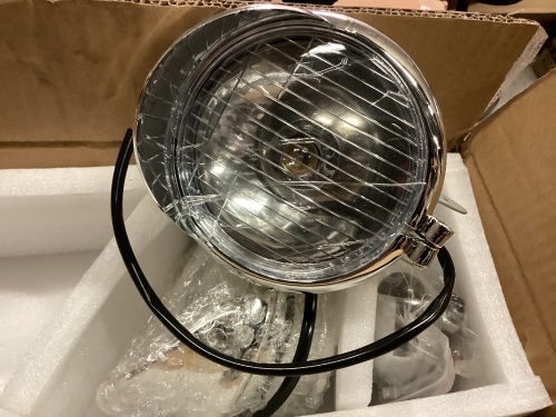 Set of Head Lights, Make/Model Unknown - Lot 184