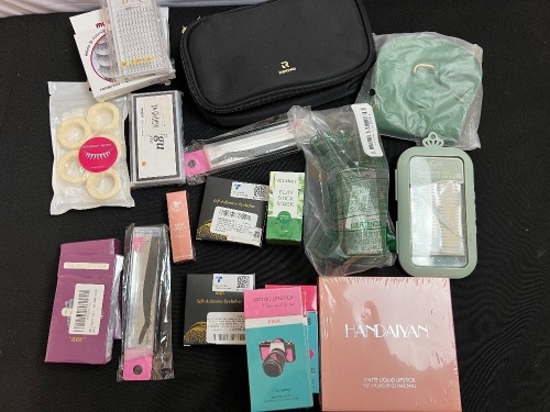 Bundle of Makeup and Eyelashes - Lot 47