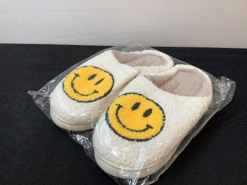 Smiley Face Slippers Size 8.5 - Lot 173