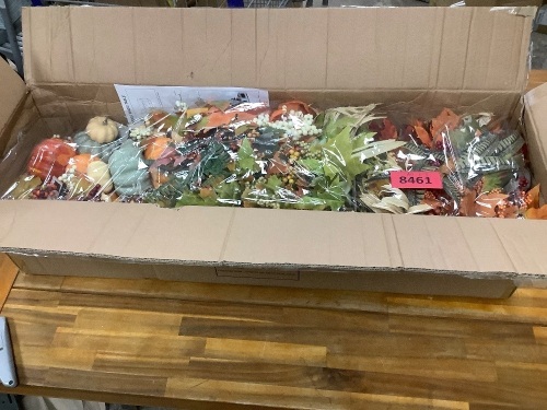 Box of Autumn Decor - Lot 8461