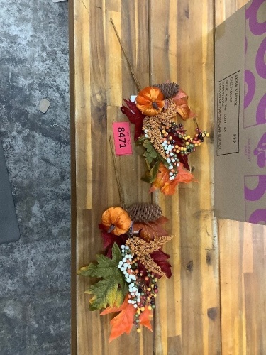 Box of Autumn Decor - Lot 8471