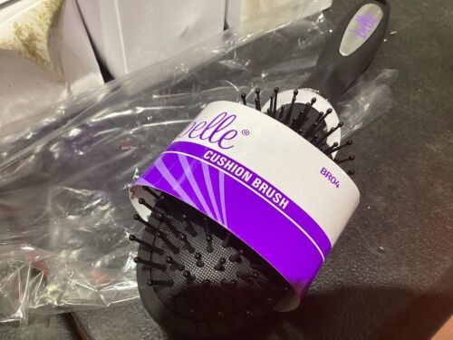 Lot of (8) Belle Cushion Hair Brush  - Lot 448