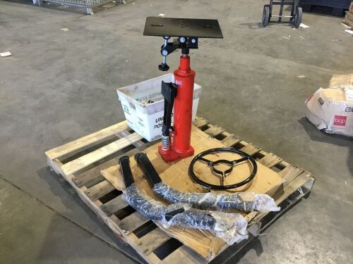 0.75TON Hydraulic Telescopic Transmission Jack - Unknown if Complete - Lot 315