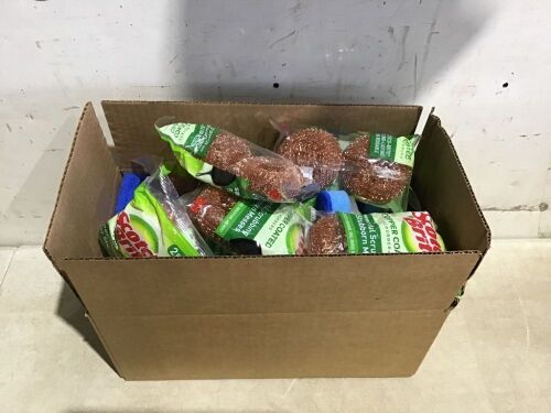 Box of Sponges & Scrubbers  - Lot 406
