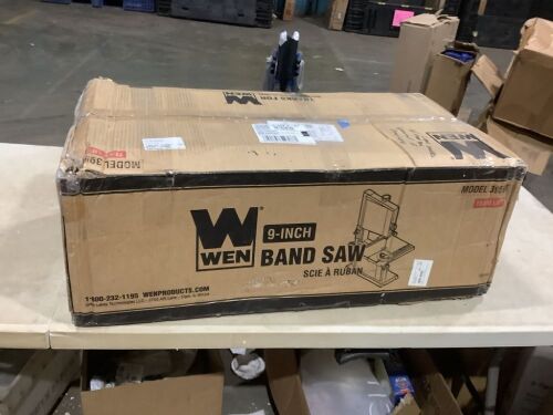 9 in. 2.5 Amp Benchtop Band Sawm - Unknown if Complete - Lot 753