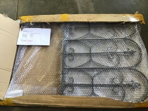 Vingli 5 Pack Decorative Metal Garden Fence Panels  - Lot 843