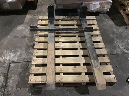 Pallet Forks for Bucket - For Parts or Repair  - Lot 931