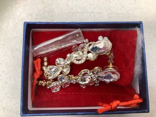 Multipule Crystal Teardrop Wedding Style Earrings - Lot 59