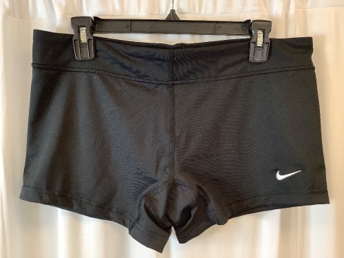 Nike Womens Volleyball Shorts, L - Lot 100
