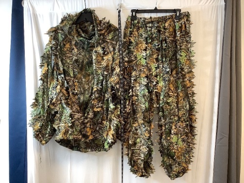 Camo Shirt & Pant Set - Lot 438