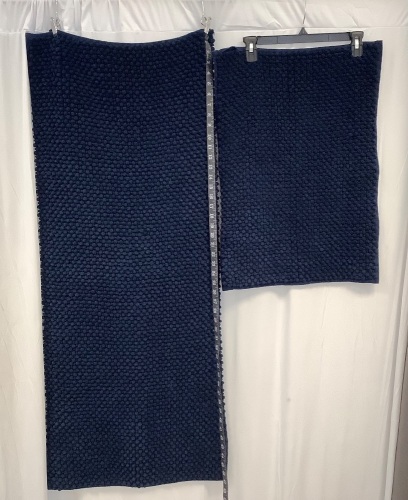 Set of 2 Bathroom Rugs - Lot 716