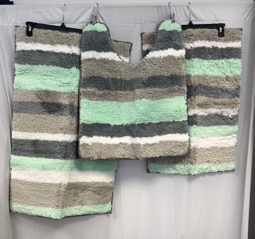 Set of 3 Bathroom Rugs - Lot 722