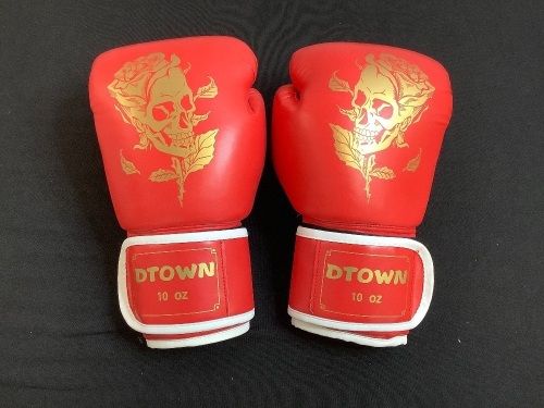 Dtown Boxing Gloves, Youth?10oz  - Lot 555