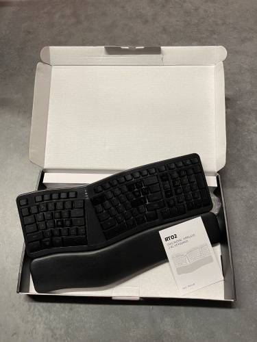 RTO2 Ergonomic Wireless 2.4G Keyboard - Lot 526