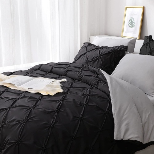JOLLYVOGUE Queen Pintuck Comforter Set - Lot 457