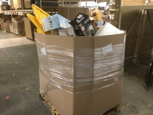 Pallet of Lowe's Store Returns. Unsorted Pallet. Items are store returns, conditions unknown - Lot 10a