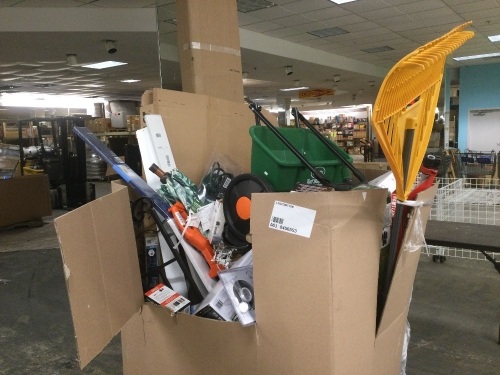 Pallet of Lowe's Store Returns. Unsorted Pallet. Items are store returns, conditions unknown - Lot 45b