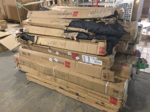 Huge Pallet Full of Outdoor Umbrellas and Hammocks. Includes Market Style, and Cantilever. E-Commerce Returns - Lot 75