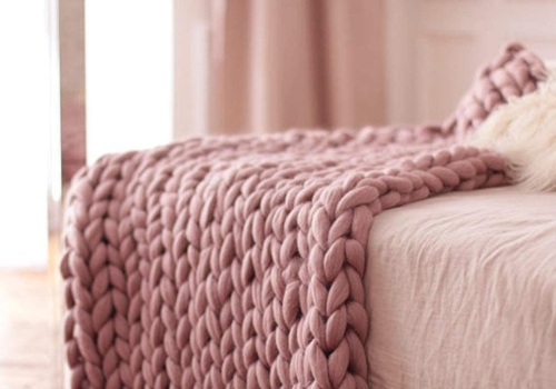 HomeModa Studio Super Bulky Cable Knit Throw Blanket, Approx 59" x 78", Dusty Blush Pink - Appears New  - Lot 747