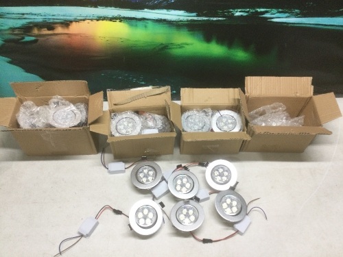 Lot of Round LED Recessed Lights - Appear New - Lot 546