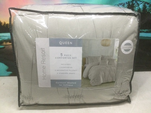 Home Resort 5 Piece Comforter Set, Queen - New - Lot 857