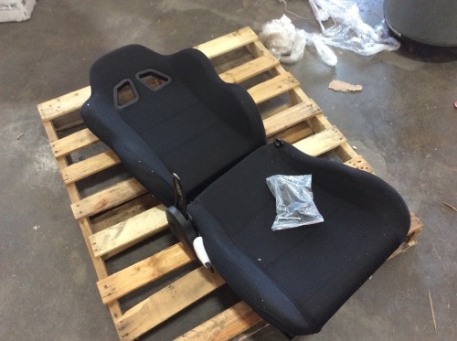 Racing Bucket Seat - E-Comm Return - Lot 1182