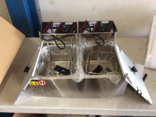 Dual Tank Electric Fryer with Removable Basket 2500W 110V - Appears New with Cosmetic Damage - Lot 381