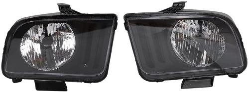 Set of Replacement Headlights Compatible with 2005-2009 Ford Mustang - New - Lot 912