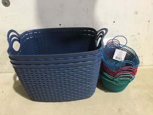 Lot of Plastic & Wire Baskets - Dirty  - Lot 907