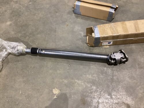 Front Drive Shaft for 1999-2006 Ford 4X4 F250 F350 Super Duty 2000-03 Excursion - Lot 923