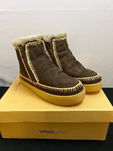 Laidback London Setsu Crochet Crepe Fur Lined Winter Boots for Women, 6.5 - Lot 449