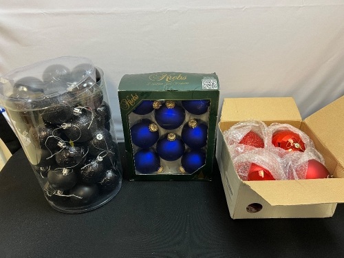 Bundle of Misc Chirstmas Ornaments - Lot 395