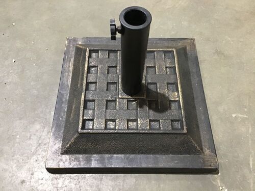 Patio Umbrella Stand  - Lot 592