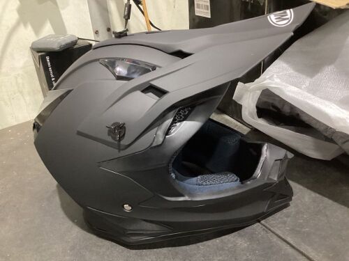 Motocross Helmet, XXL  - Lot 983
