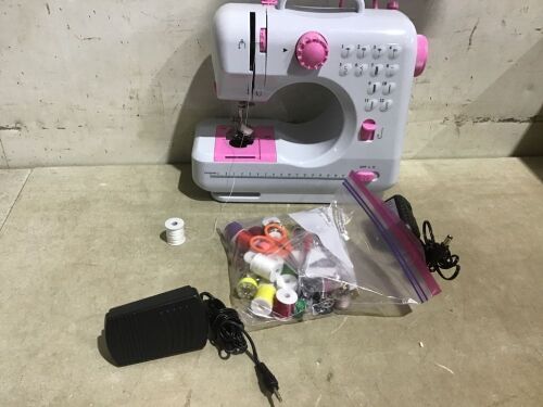 6V Portable Foot Pedal Sewing Machine w/ 12 Stitch Patterns  - Lot 931