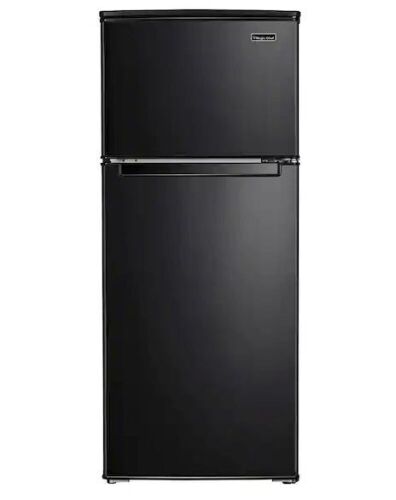 Magic Chef 4.5 cu. ft. 2 Door Mini Fridge in Black with Freezer - Lot 193