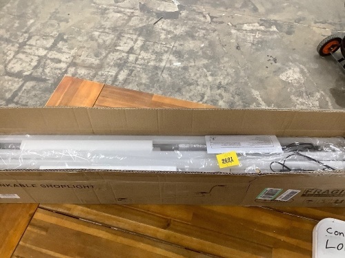 4ft Linkable Shop Lights 8 Pack - Lot 9691