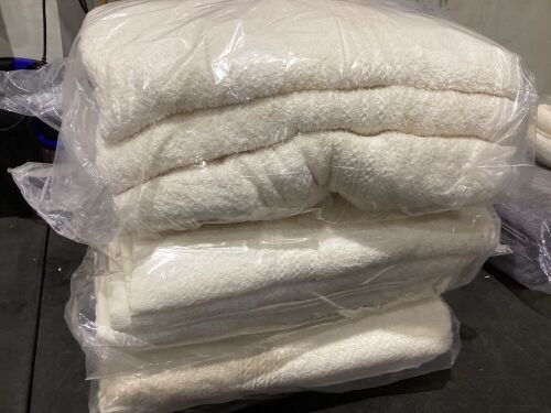 Lot of (9) Comfort Bay Bath Towels  - Lot 803