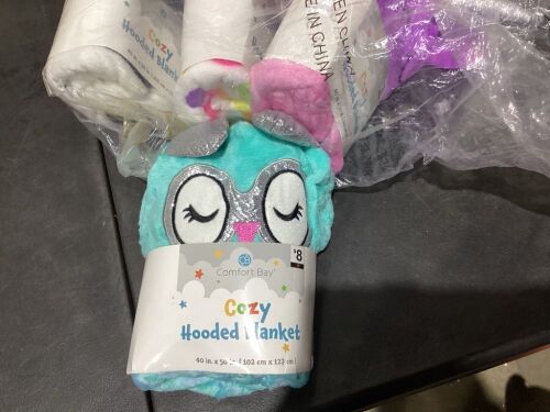 Lot of (4) Cozy Hooded Blankets - Lot 944