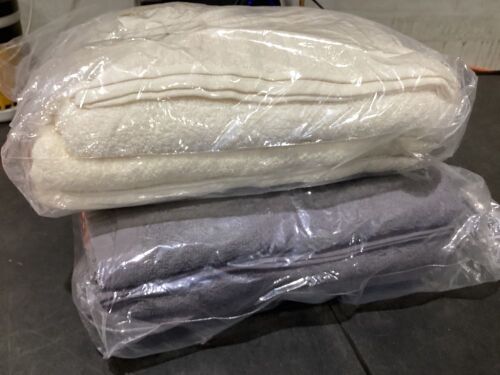 Lot of (6) Comfort Bay Bath Towels  - Lot 952