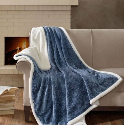 Madison Park 60" x 70" Oversized Textured Plush Throw   - Lot 422