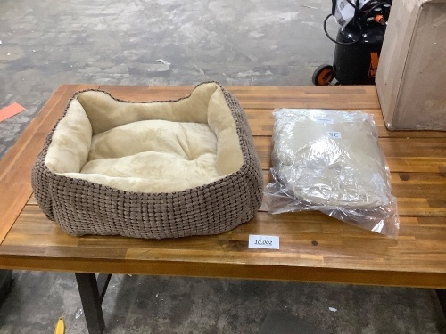 Mixjoy Dog Bed - Lot 10002