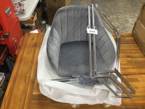 Set of 2 Gray Barstools - Lot 10042