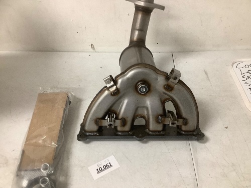 Exhaust Manifold/Catalytic Converter - Lot 10061