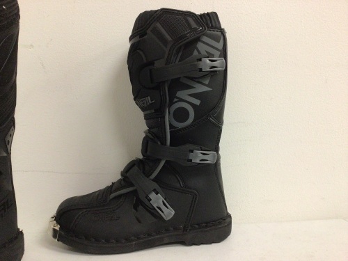 Oneil Youth Boots, 1, E-Commerce Return, Sold as is - Lot 273
