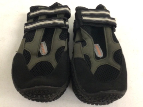 HIPIPET Dog Boots Breathable Outdoor Anti-Slip Size 8 3.27"*2.80", Appears New, Sold As-is - Lot 466