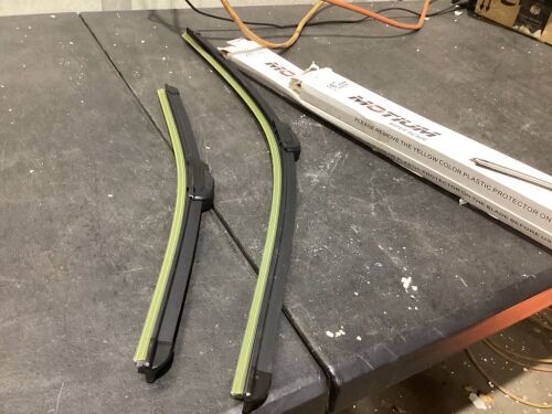 MOTIUM 26"+16" Windshield Wiper Blades, J Hook - Lot 664