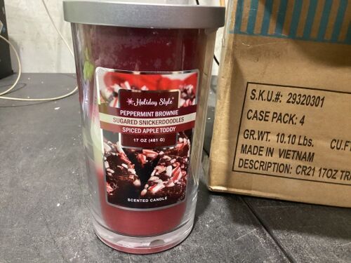 Case of (4) Holiday Style Scented Candles 17oz - Lot 952