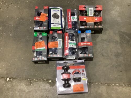 Lot of (9) Door Knobs   - Lot 801