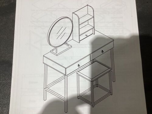 Usikey Vanity Set  - Lot 325